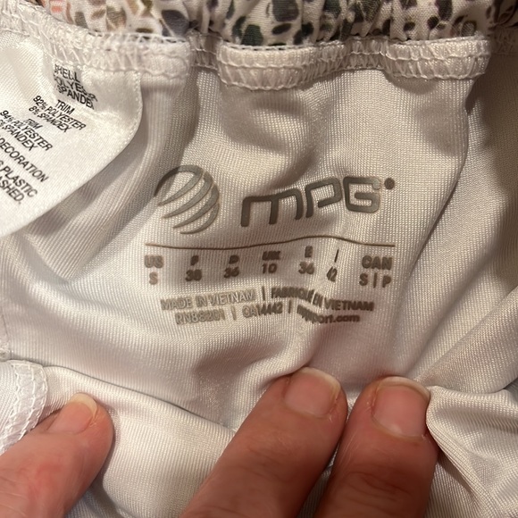 MPG RUNNING SHORTS - Picture 2 of 6